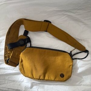Lululemon Pop It Off Crossbody Belt Bag Fanny Pack Yellow Mustard & Black
